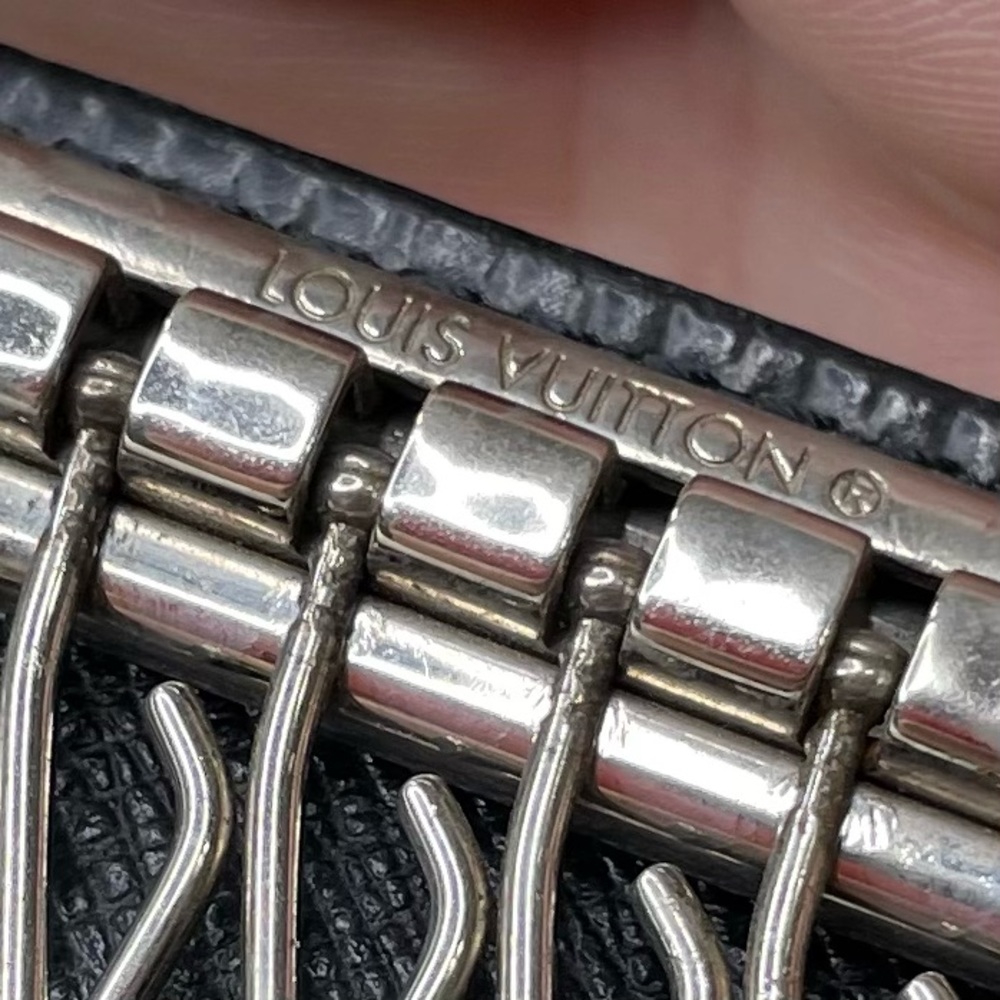 Louis Vuitton Black Epi 6-key wallet - Picture 11 of 16